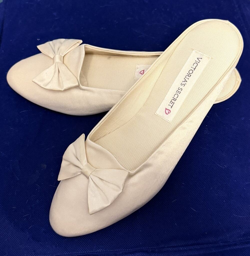 Victoria’s Secret Vintage IVORY Slippers Silk Wedding Size M (7/8) NEW
